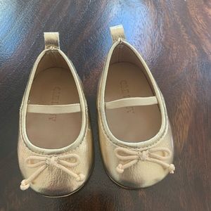 Old Navy 3-6 gold baby shoes worn once Maryjanes